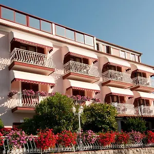 https://bed-breakfast-villa-klara.primorje-gorskikotar.com