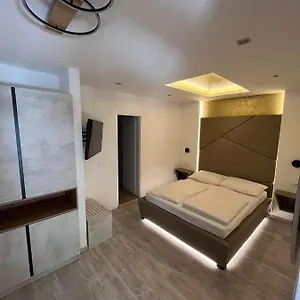 Bed & Breakfast H&h - Adults Only